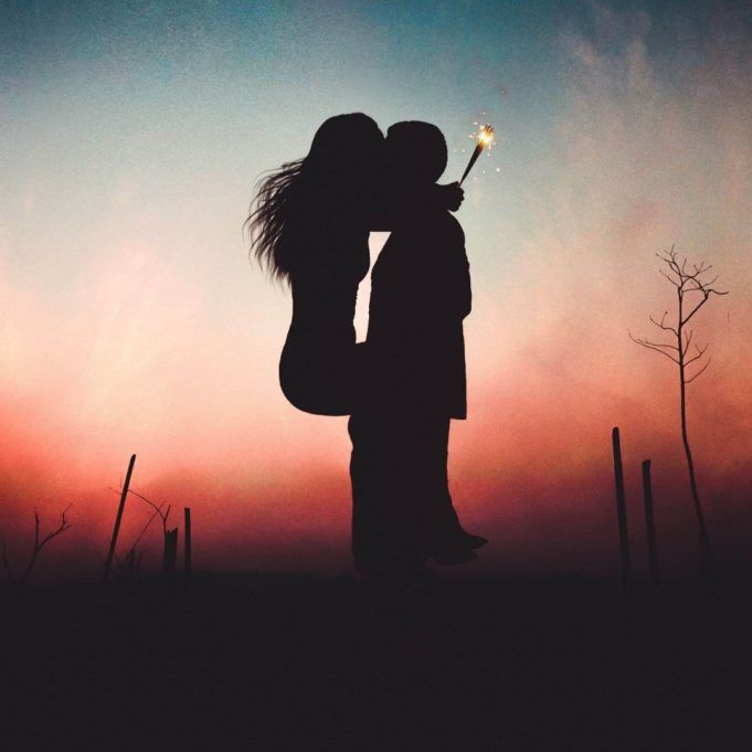 Are You Kissing The Right Person? www.21e645788a.nxcli.net/Are you kissing the right person