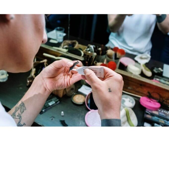 How To Use Lash Glue Remover How To Use Lash Glue Remover