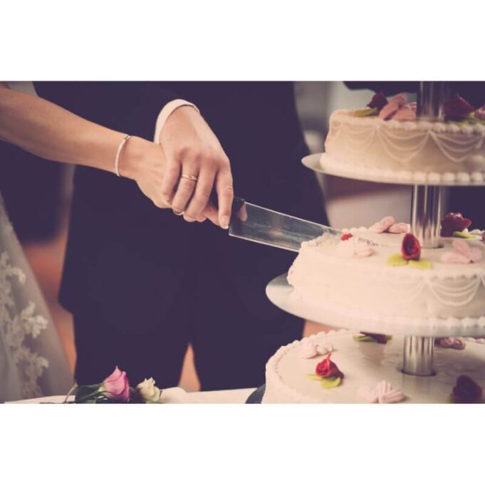 How To Cut Wedding Cake How To Cut Wedding Cake