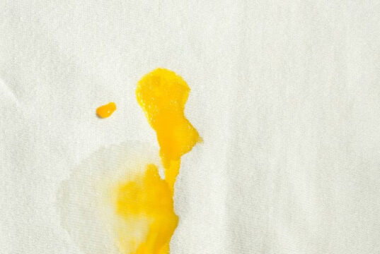 How to Whiten Clothes That Have Yellowed How to Whiten Clothes That Have Yellowed