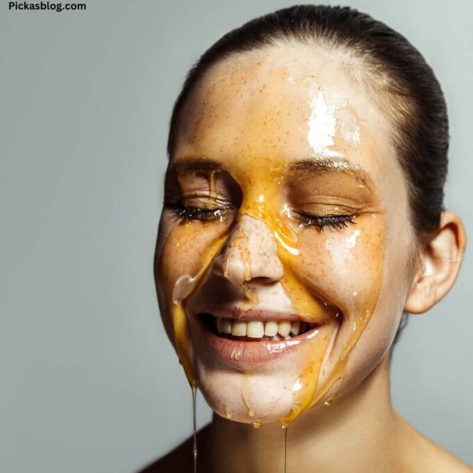 Side Effects of Applying Honey on the Face Side Effects of Applying Honey on the Face