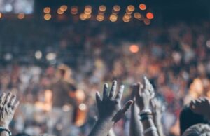 What Happens When we Praise God in Difficult Times What Happens When we Praise God in Difficult Times