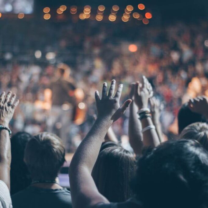 What Happens When we Praise God in Difficult Times What Happens When we Praise God in Difficult Times
