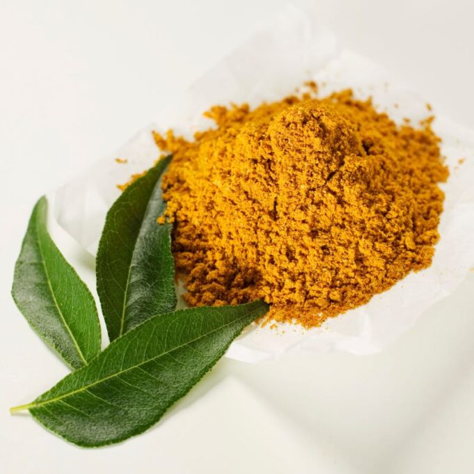 Side Effects of Eating Raw Curry Leaves Side Effects of Eating Raw Curry Leaves