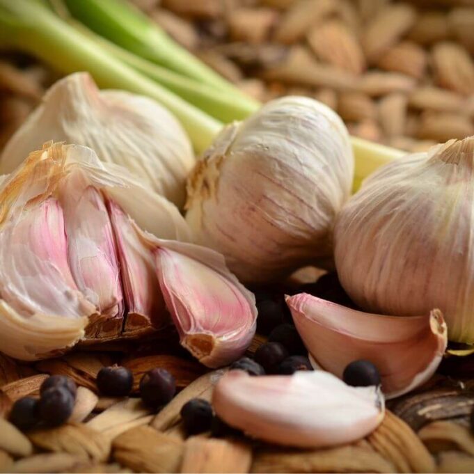 Side Effects of Eating Raw Garlic on an Empty Stomach Side Effects of Eating Raw Garlic on an Empty Stomach