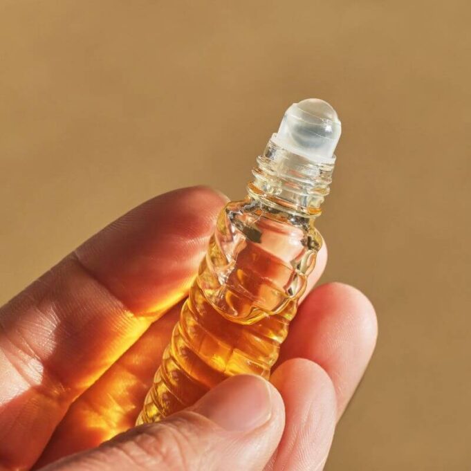 How to Apply Perfume Oil on the Skin How to Apply Perfume Oil on the Skin