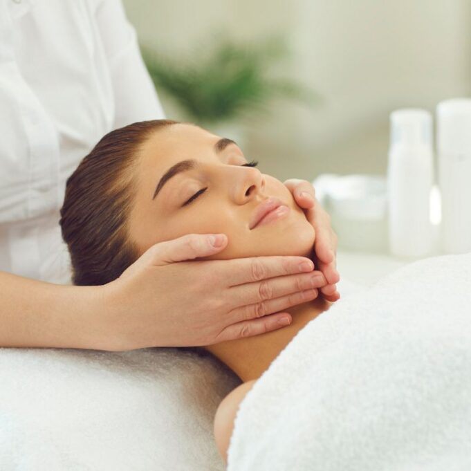 Natural Ways to Tighten Facial Skin Natural Ways to Tighten Facial Skin